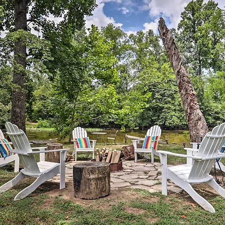 Outdoorsmens Paradise On River With Fire Pit!
